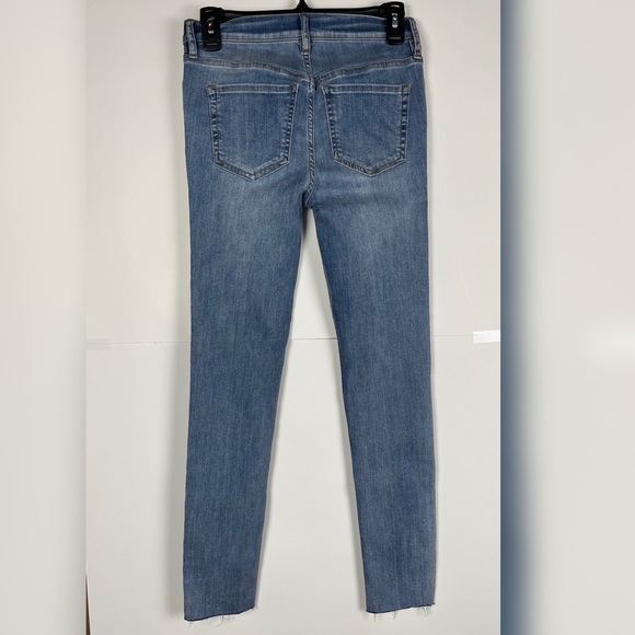 Free People Button Fly Skinny Raw Hem Crop Jeans Size W26 - Picture 3 of 11